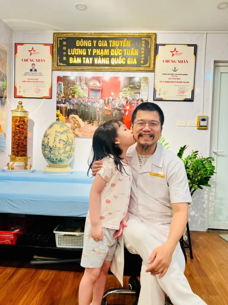 Bảng vinh danh tại cơ sở Đông Y Athena