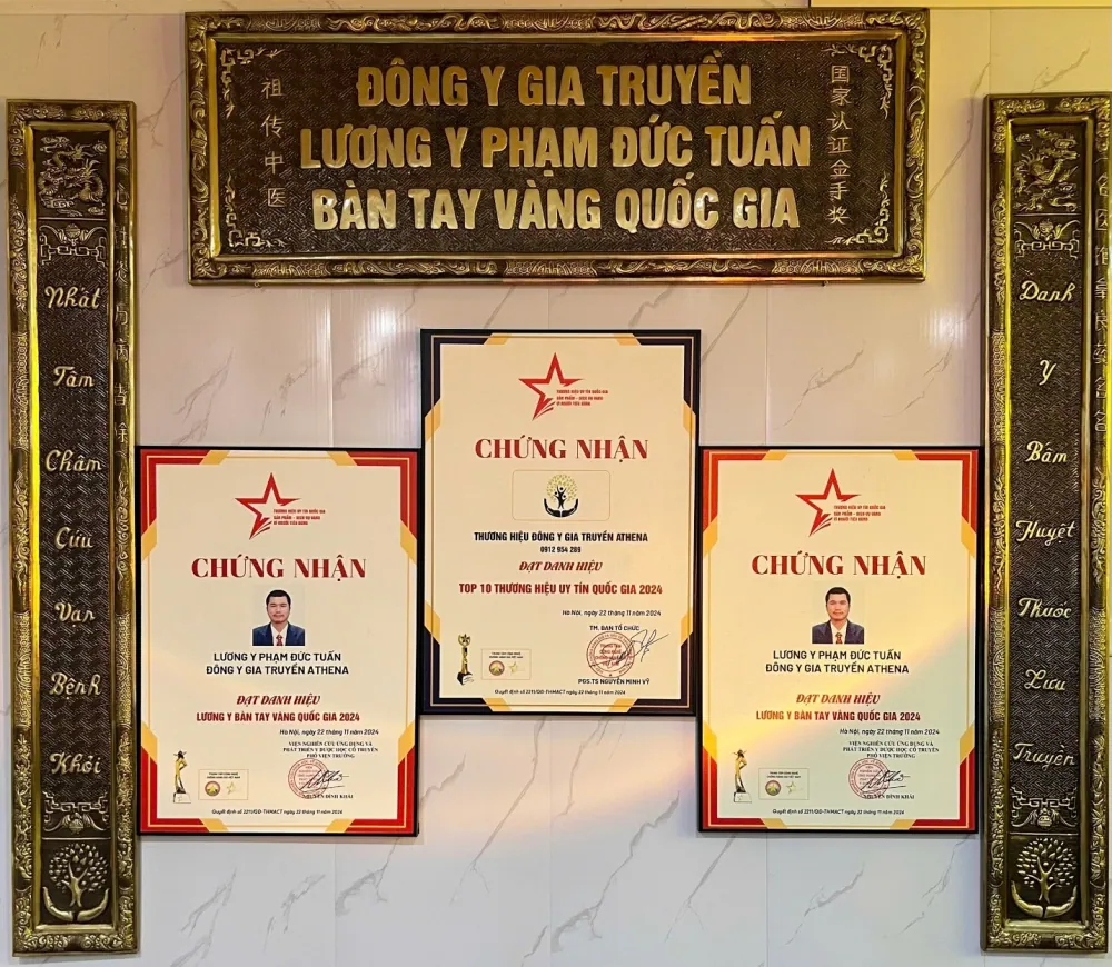 Khu vực trưng bày chứng nhận của Đông Y Athena