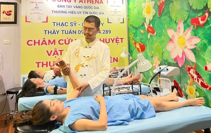 Hình ảnh tư vấn và theo dõi điều trị tại phòng khám