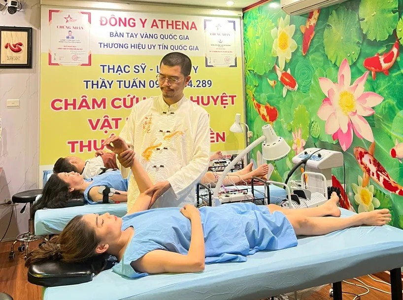 Hình ảnh tư vấn và theo dõi điều trị tại phòng khám